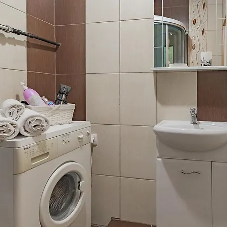 Central Pobeda Апартаменти *