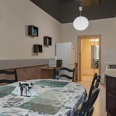 Central Pobeda Апартаменти *